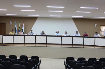 Foto - Vereadores deliberam em Sessão Extraordinária recomposição salarial para os servidores municipais