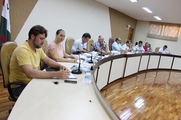 Foto - Vereadores deliberam em Sessão Extraordinária recomposição salarial para os servidores municipais