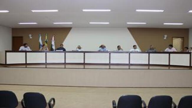 Em Sessão Extraordinária, Suplente é empossado no cargo de Vereador
