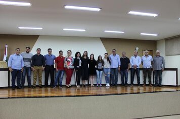 Foto - Sessão Solene de Posse da 1ª Legislatura do Parlamento Jovem da Câmara Municipal de Colorado.